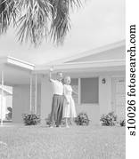 1960S 1970S Single Story Ranch Style Home With Lawn Stock Photography