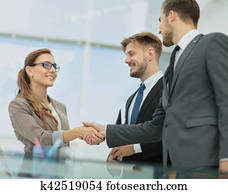 mulher negócio, apertando mão, para, dela, sócio