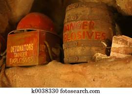 סכנה, חומרי נפץ