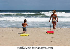 ילדים, על החוף