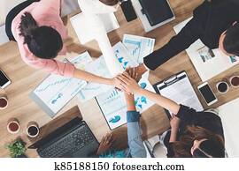 gemeinschaftsarbeit, geschäftsmenschen, zusammenfuehren, hände, in, meeting.