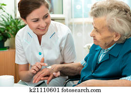 starsza kobieta, jest, wsparty, przez, pielęgnować, w kraju