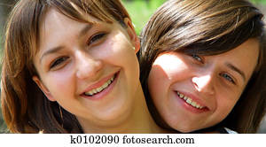 נחמד, ילדות