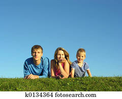 משפחה, ב, עשב, מתחת, שמיים כחולים