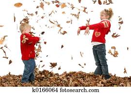 menino, menina, folhas