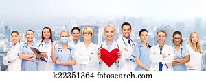 lächeln, doktoren krankenschwestern, mit, rotes herz