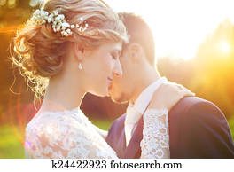 jovem, par casando, ligado, verão, prado