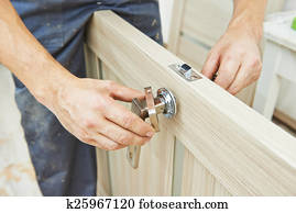 נגר, ב, מנעול של דלת, התקנה