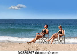 2 niñas, en la playa