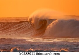 Breaking wave
