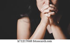 cristiano, vida, crisis, oración, a, god., mujer, rezar por, dios, bendición, a, desear, tener, un, mejor, life., mujer, manos, rezando, a, dios, con, el, bible., mendigar, para, perdón, y, creer, en, goodness.