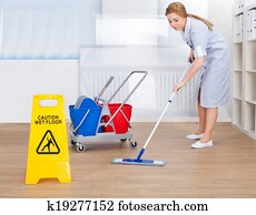 שמח, עוזרת בית, לנקות, רצפה, עם, נקה