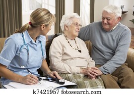 ältere paare, in, gesprächskreis, mit, gesundheit besucher, hause