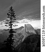 MN0564HalfDomeGlacierPointB&W