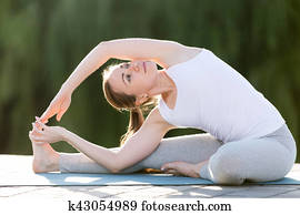 parivrtta, janu, sirsasana, haltung