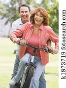 זוג בוגר, אופניים, riding.