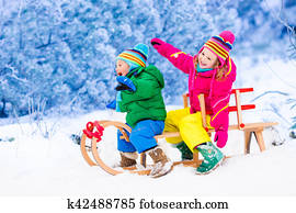 crianças, tendo divertimento, ligado, passeio sleigh