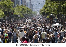 Crowd focus in center Crowd focus in center