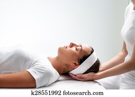 mulher relaxando, em, reiki, session.