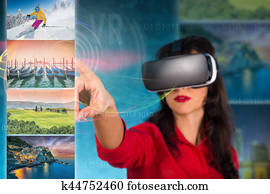 mujer feliz, con, anteojos, de, virtual, reality.