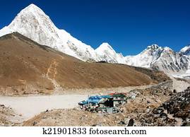 Gorak Shep village and Kala Patthar