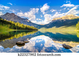 A, strömend, fluss, mit, a, berg, bac Stock Bild | k11463280 | Fotosearch