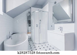 Klein Badezimmer Mit Schwarz Weiss Fliese Boden Stock Fotos 1000 Klein Badezimmer Mit Schwarz Weiss Fliese Boden Bilder Fotosearch