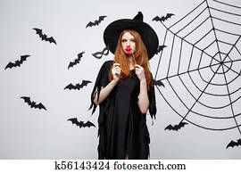 Dia Das Bruxas Conceito Meninas Bonitas Em Pretas Feiticeira Vestidos Segurando Partido Props Foto K55771494 Fotosearch