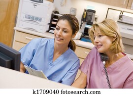 enfermeiras, em, a, área recepção, em, um, hospitalar