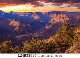 Majestic Vista of the Grand Canyon at Dusk