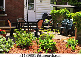 Haus Außen Fotos | 1000+ Haus Außen Bilder | Fotosearch