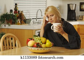 mujer, tiene, dolor de cabeza