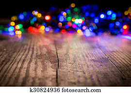 אורות של חג ההמולד, ב, מעץ, רקע