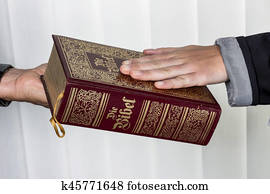 mulher, swears, ligado, a, bíblia