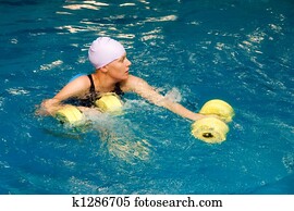 menina, em, água, com, dumbbels