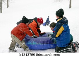 crianças, sledding