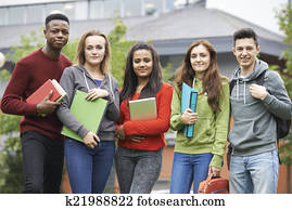 porträt, von, schueler, gesellschaft, draußen, universitaetsgebaeude