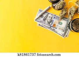 peniaze, weed., konope, do, economics., zhyb, weed., sativa, thc, cbd., indica, lekársky, health., marihuana, mariška, púčik, a, grinder., marihuana, púčik, a, banknotes, od, dollars., konope, peniaze, špinavý, market.