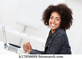 glücklich, zufriedengestellt, junge frau, mit, ein, afro, frisur