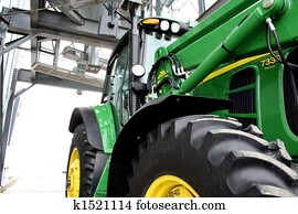 טרקטור, מתחת, סילו