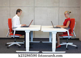 פרופסיונלים, בעבודה, תחנות