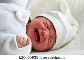 תינוק של יילוד, לצעוק