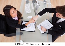 geschäftsmenschen, handgeben, schreibtisch