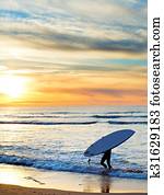 remo, surfando, em, pôr do sol, portugal