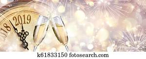 ano novo, 2019, -, brinde, com, champanhe, e, relógio