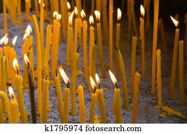 דנג, נרות נשרפים, ב, כנסייה, ל, חג הפסחה