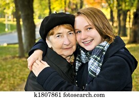 neta, abraçando, vó