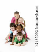 groupe, de, jeunes enfants, dans, studio