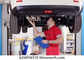 Garage Bilder | 1000+ Garage Stock Fotos | Fotosearch