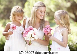 noiva, com, damas honra, ao ar livre, em, casório